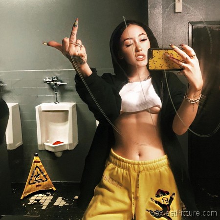 Noah Cyrus Braless Underboob