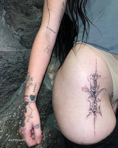 Noah Cyrus Sexy New Tattoo