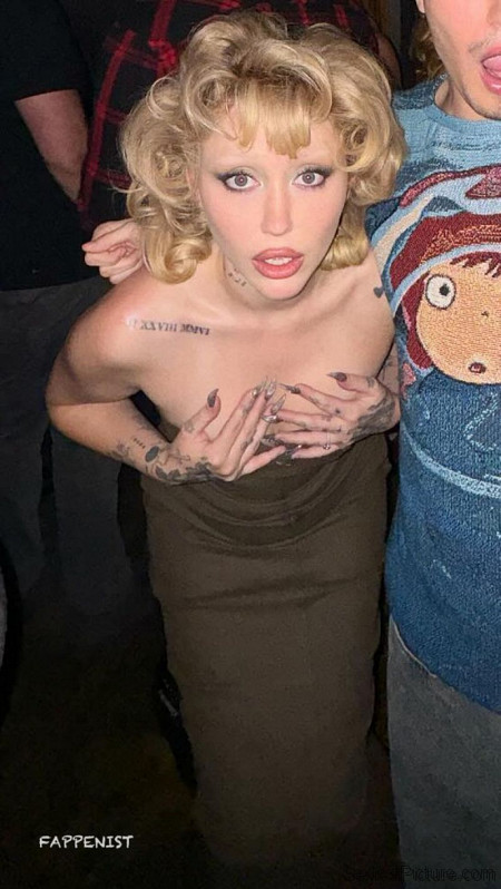 Noah Cyrus Topless Big Tits