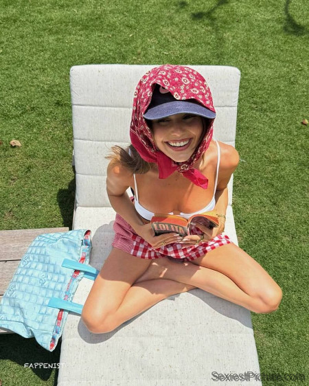 Olivia Jade Tits