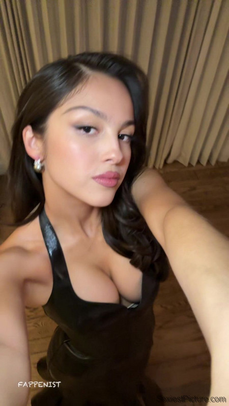 Olivia Rodrigo Big Tits Deep Cleavage