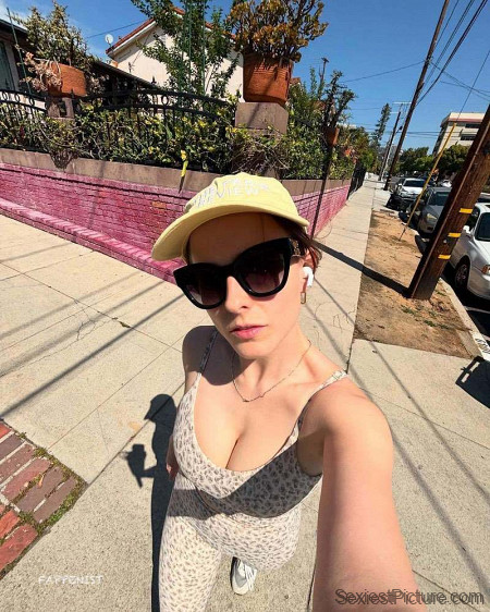 Pauline Chalamet Tits