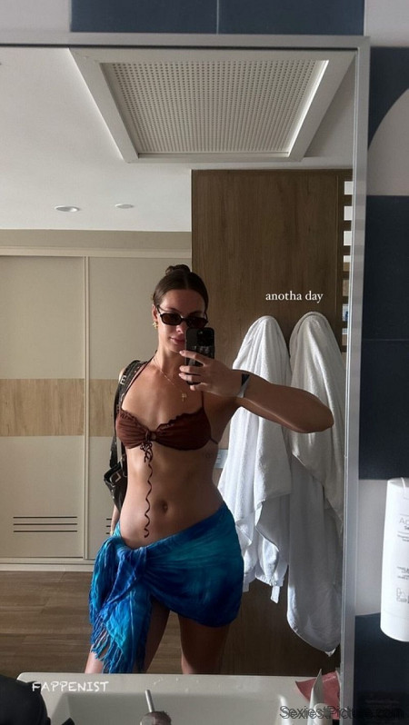 Penny Oleksiak Tits
