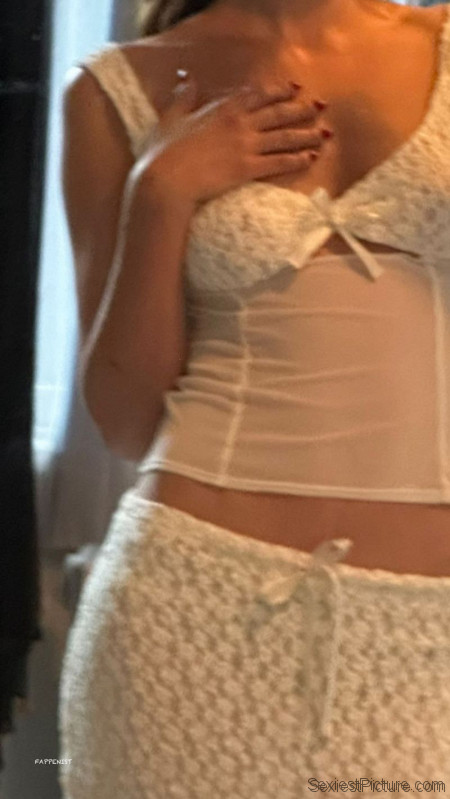 Phoebe Tonkin Tits and Tight Model Body