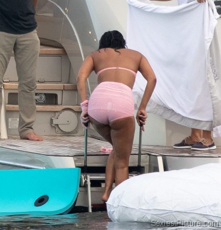 Priyanka Chopra Sexy Bikini