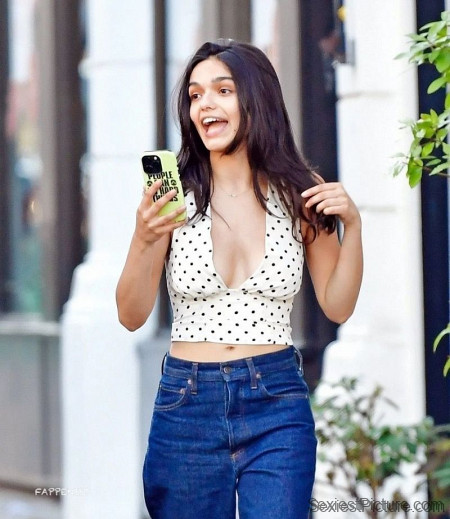 Rachel Zegler Tits Paparazzi Shots