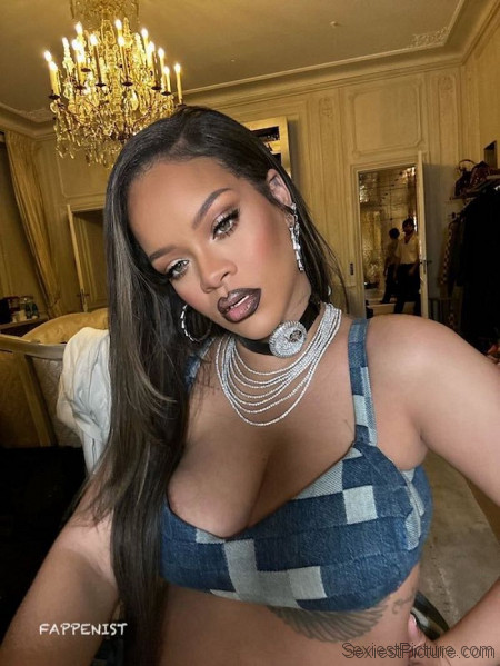 Rihanna Big Tits Bra