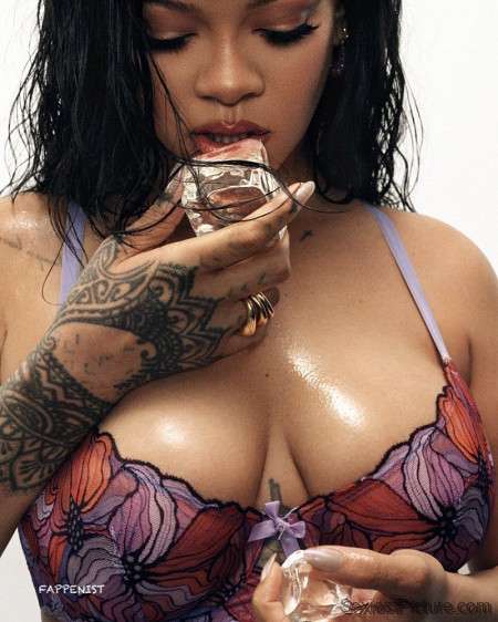 Rihanna Sexy Wet Tits and Ass