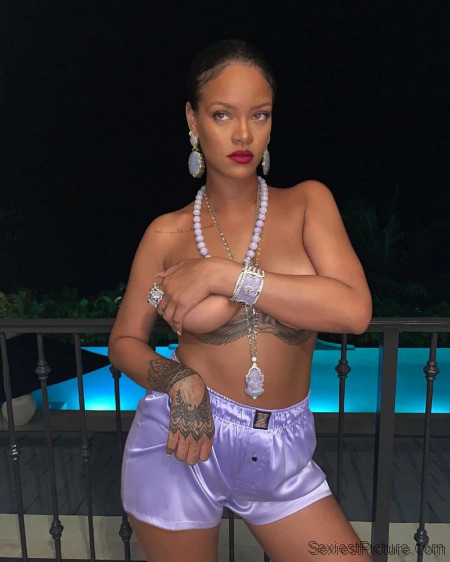Rihanna Topless Boobs