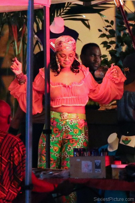 Rihanna boobs