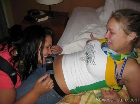 Ronda Rousey drunk lesbian pic leaked