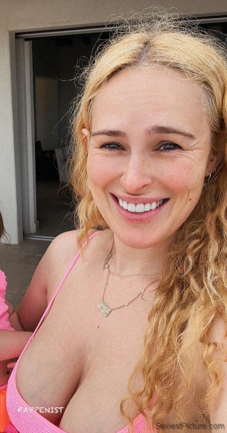 Rumer Willis Big Tits Birthday