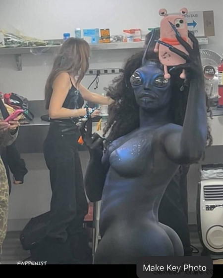 SZA Naked Bodypaint