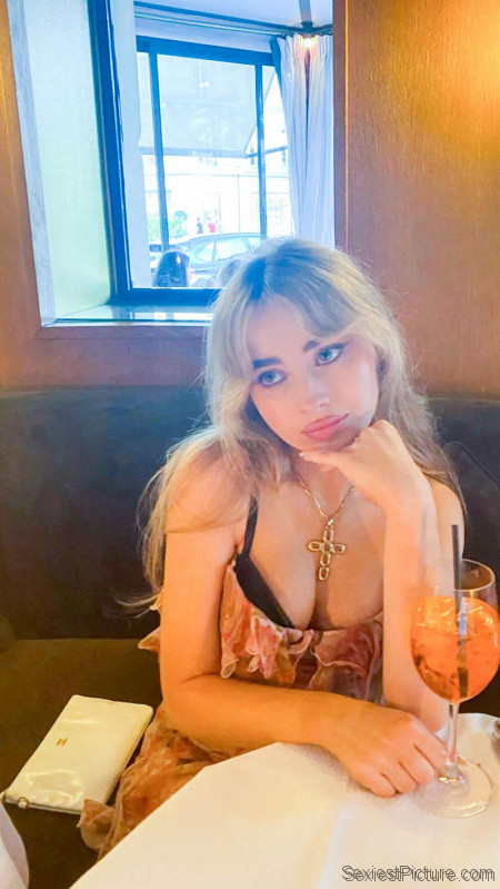 Sabrina Carpenter Tits