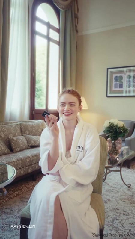 Sadie Sink Sexy Tits and Legs