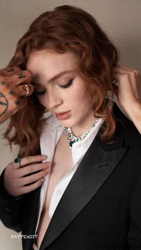 Sadie Sink Tits