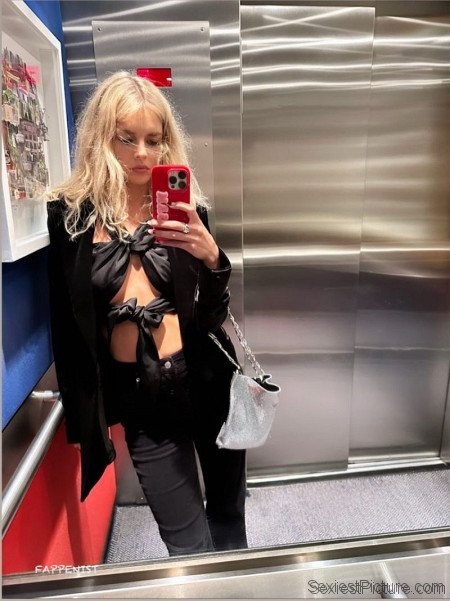 Samara Weaving Braless Boobs