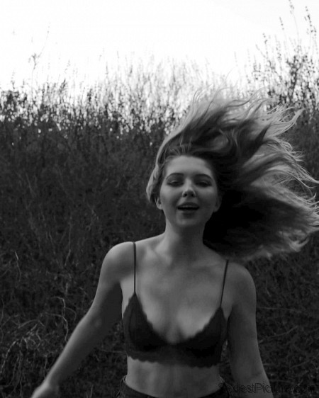 Sammi Hanratty Tits