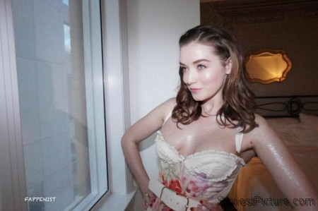 Sarah Bolger Big Tits