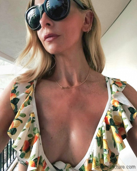 Sarah Michelle Gellar Sexy Tits and Ass Vacation Pics