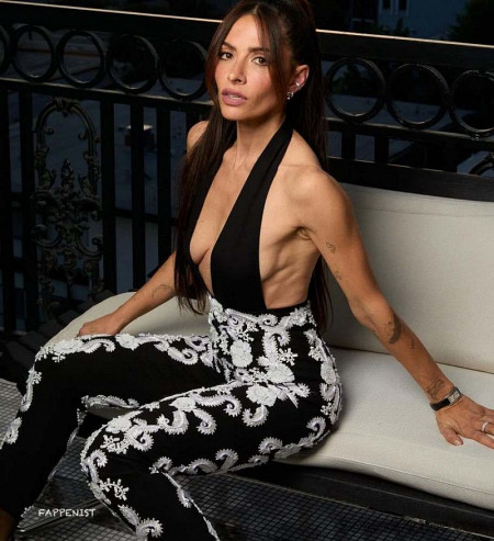 Sarah Shahi Boobs