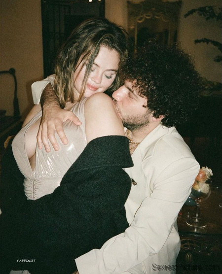 Selena Gomez Big Tits Grabbed By Benny Blanco