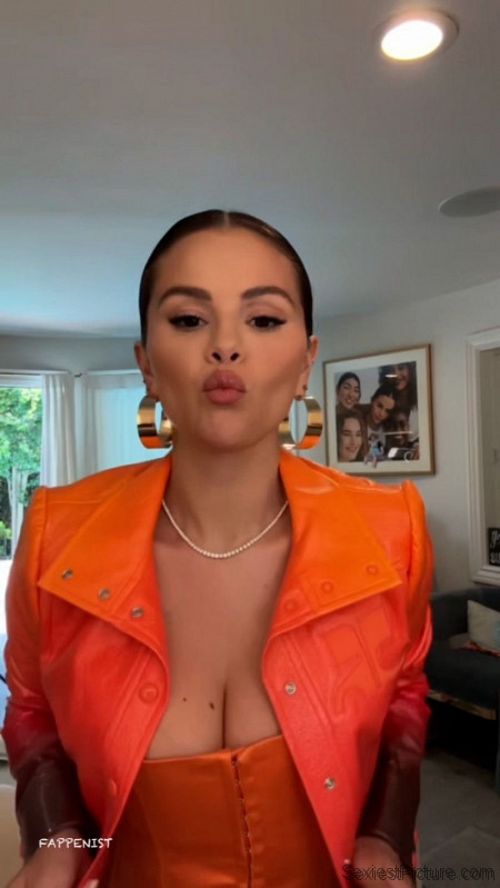 Selena Gomez Big Tits Kiss