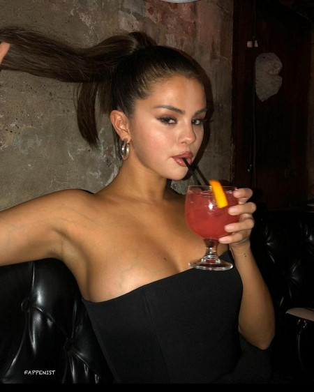 Selena Gomez Big Tits Throwback