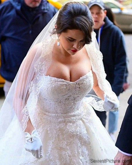 Selena Gomez Big Tits