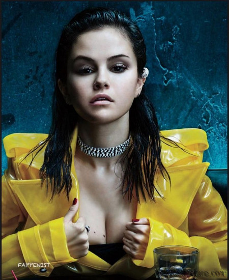 Selena Gomez Boobs