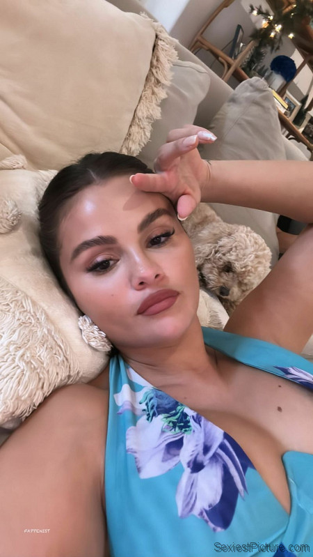 Selena Gomez Braless Boobs