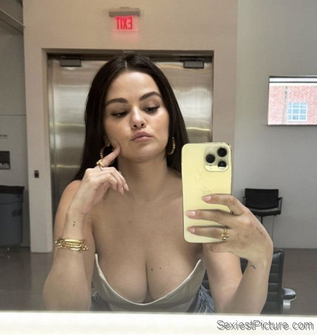 Selena Gomez Braless Huge Boobs