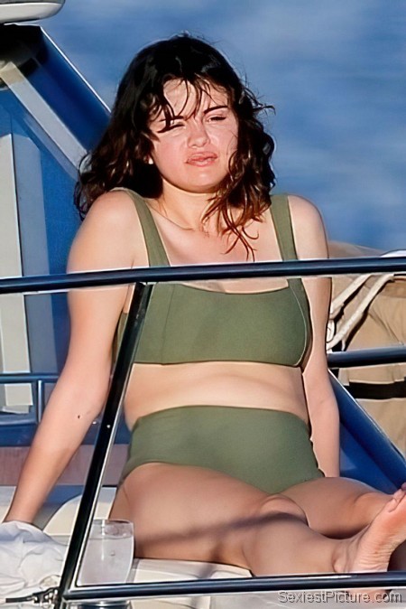 Selena Gomez Sexy Bikini