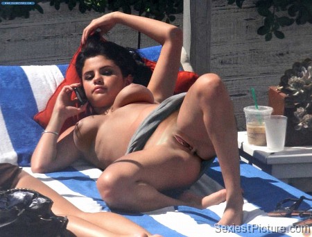 Selena Gomez nude naked boobs pussy leaked
