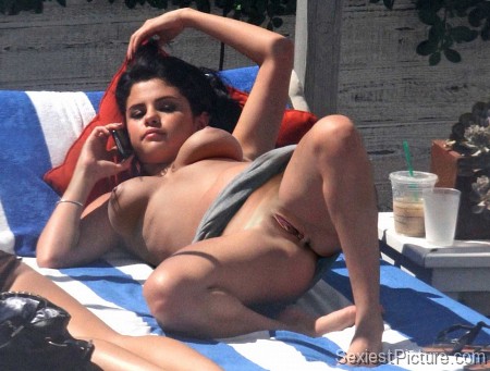 Selena Gomez nude