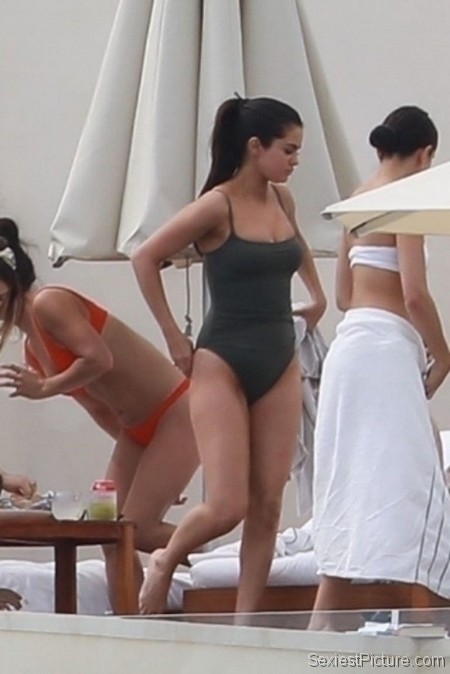 Selena Gomez sexy new bathing suit paparazzi photos