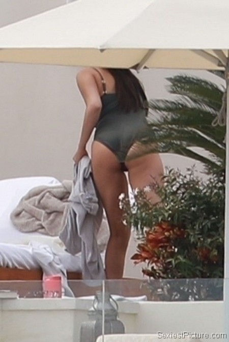 Selena Gomez sexy new bathing suit paparazzi photos