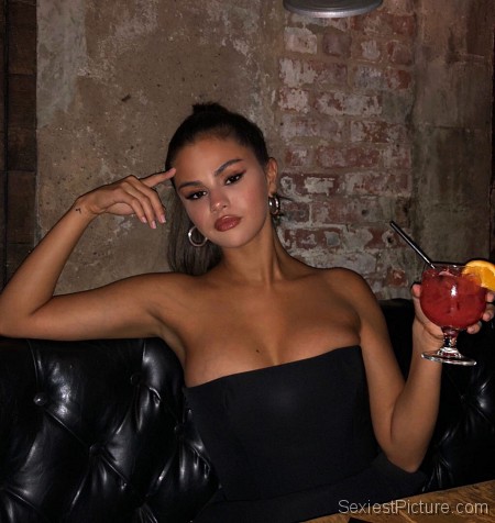 Selena Gomez sexy new look