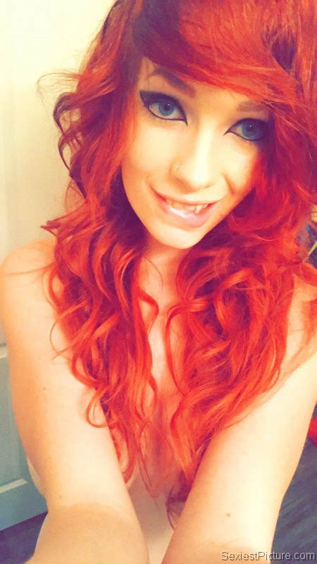 Sexy nude redhead