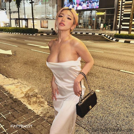 Siew Pui Yi Braless Big Tits