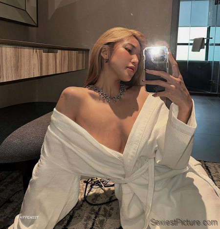 Siew Pui Yi Huge Boobs Robe