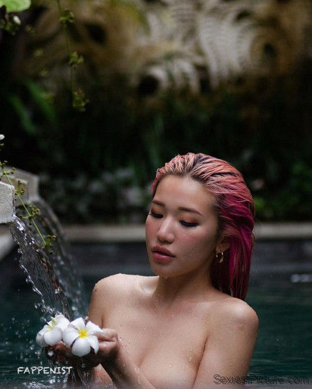 Siew Pui Yi Topless Boobs