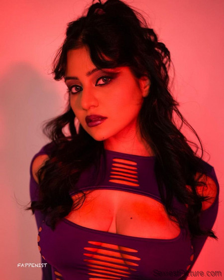 Simran Kaur Braless Big Tits