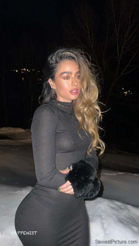 Sommer Ray Big Tits Nipples