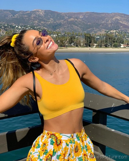 Sommer Ray Braless Tits