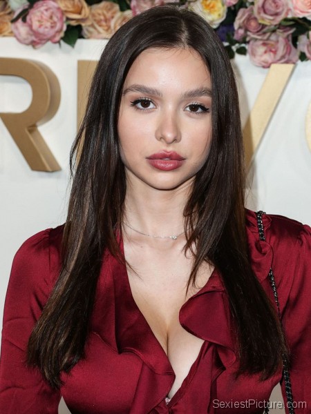 Sophie Mudd Big Boobs Cleavage