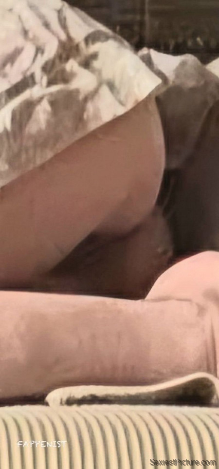 Sophie Turner Nude Pussy