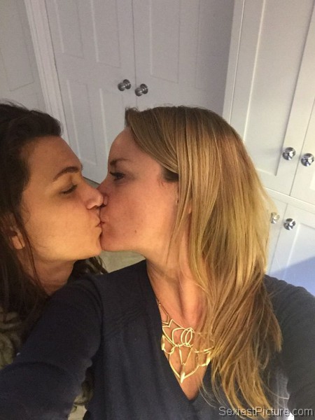 Tamzin Outhwaite lesbian kiss leaked