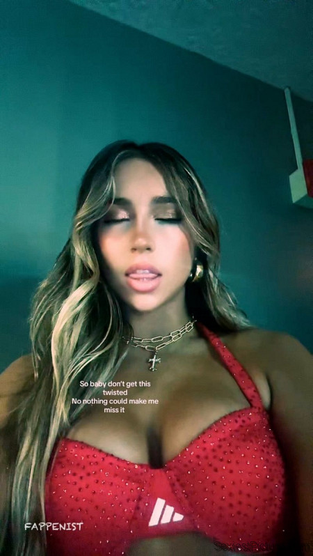 Tate McRae Big Tits Bra
