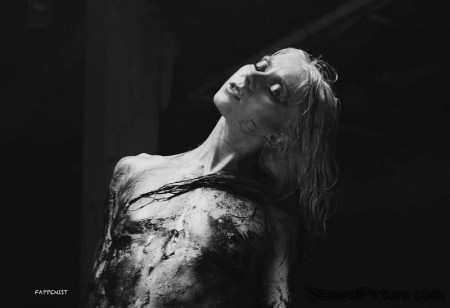 Taylor Momsen Nude Music Video